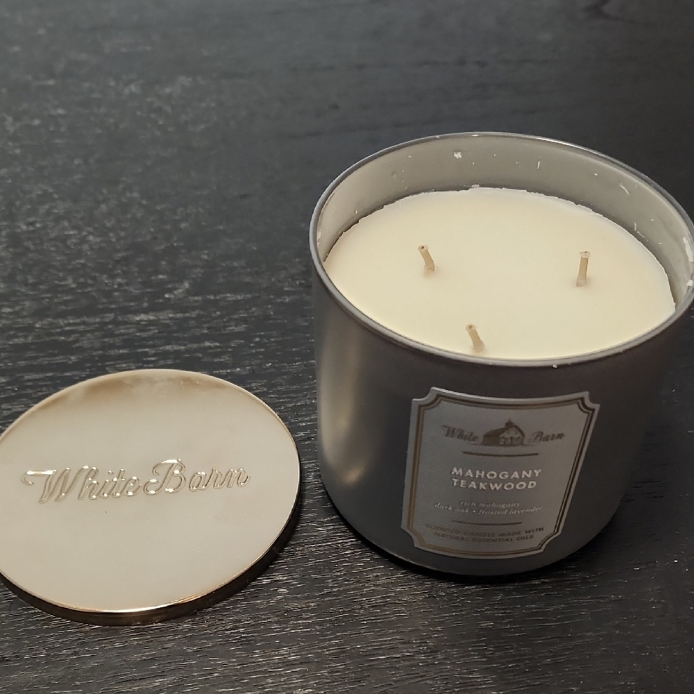 White Barn Mahogany Teakwood Candle